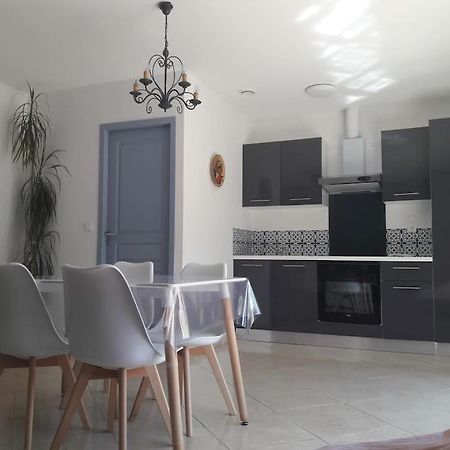 Maison Dans Une Propriete Avec Une Cour Corneilhan Exterior foto