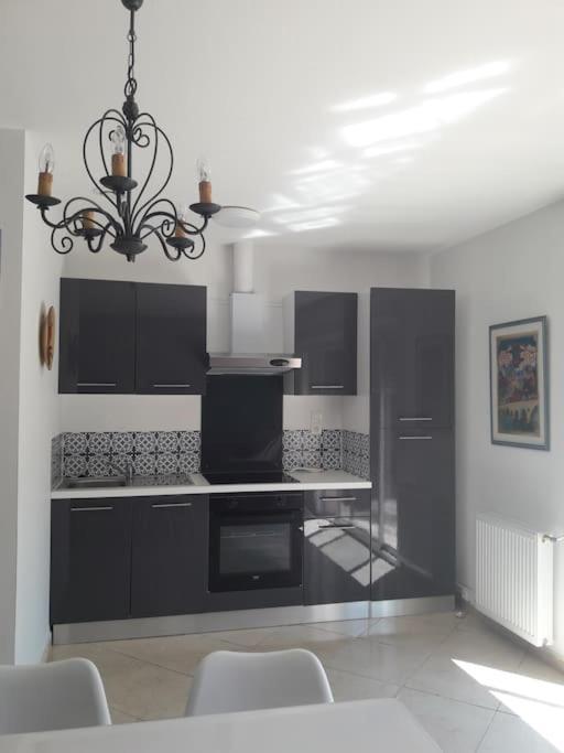 Maison Dans Une Propriete Avec Une Cour Corneilhan Exterior foto