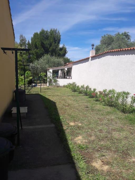 Maison Dans Une Propriete Avec Une Cour Corneilhan Exterior foto