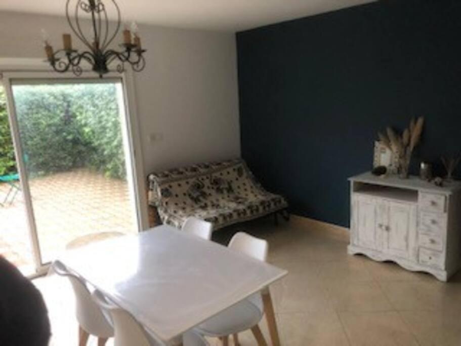 Maison Dans Une Propriete Avec Une Cour Corneilhan Exterior foto