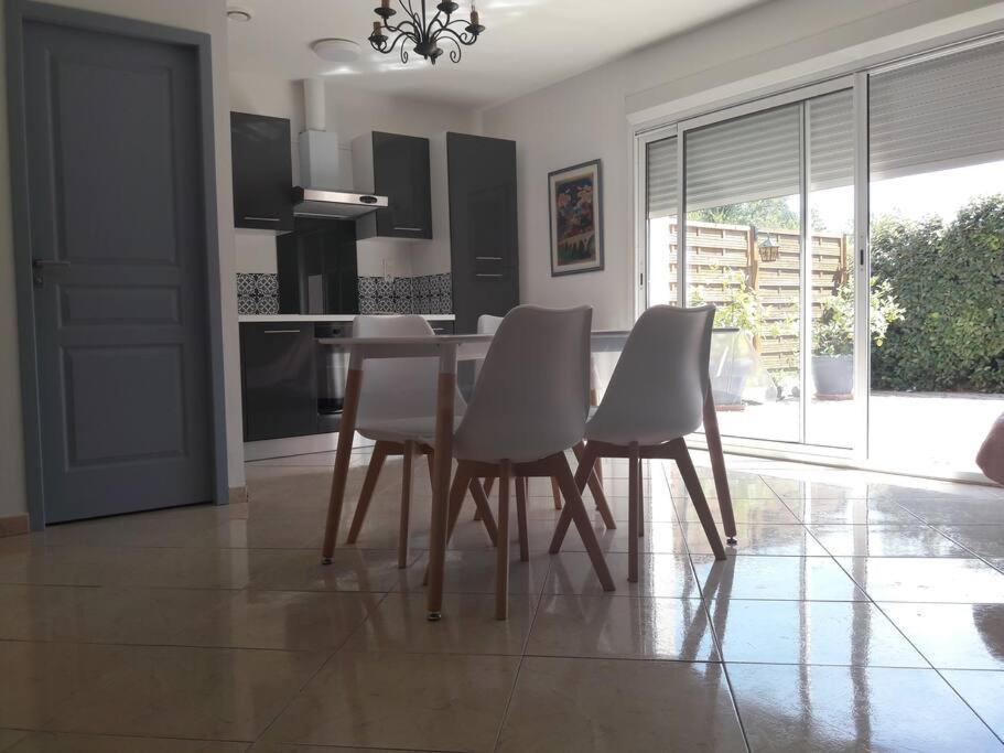 Maison Dans Une Propriete Avec Une Cour Corneilhan Exterior foto